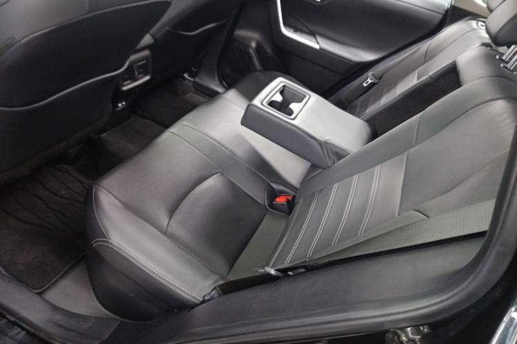 Used Toyota Wildlander 2023 Dual-Motor 2.5L E-CVT Four-Wheel Drive Prestige Edition Left Rear Seat