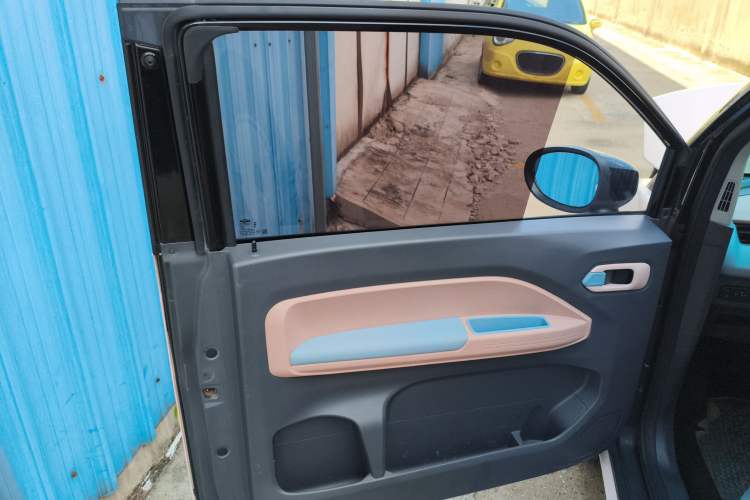 Used Chery New Energy QQ Ice Cream 2022 170km Sundae Phosphate Lithium-Ion Interior 8