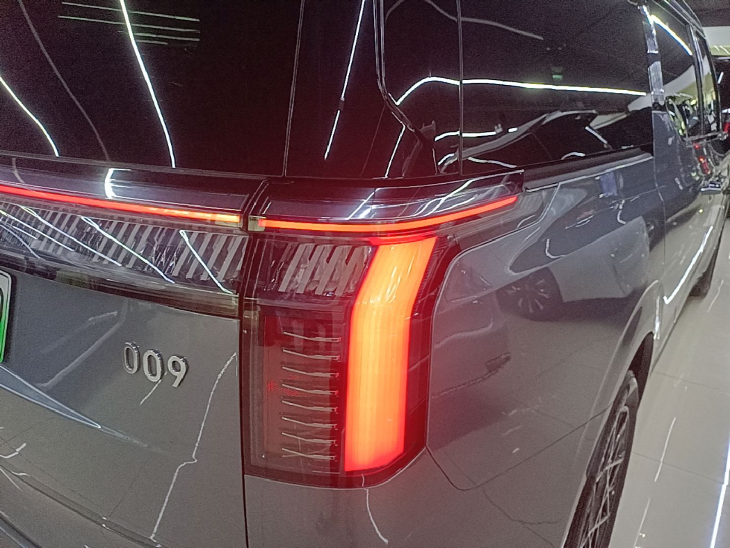 Zeekr 009 2024 Six-Seat Executive Version 4WD 108 kWh — снимка 9