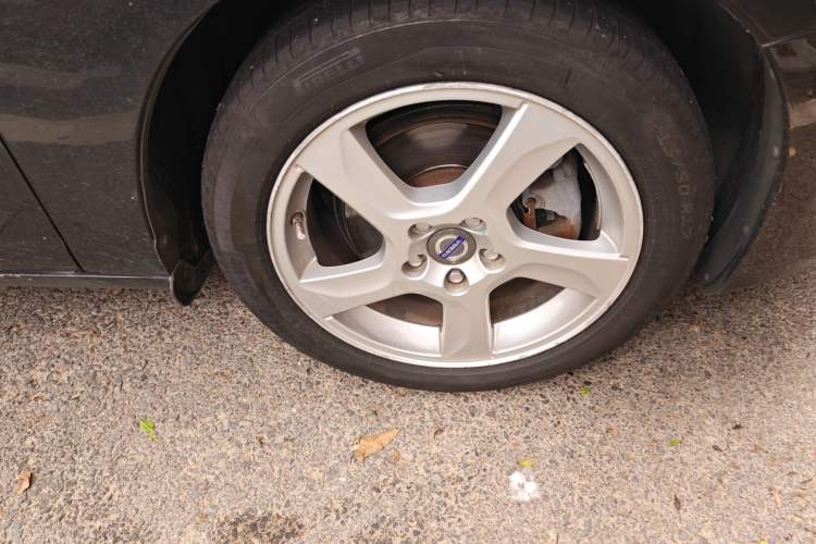 Used Volvo V60 2013 T5 Smart Edition Right Front Wheel Hub