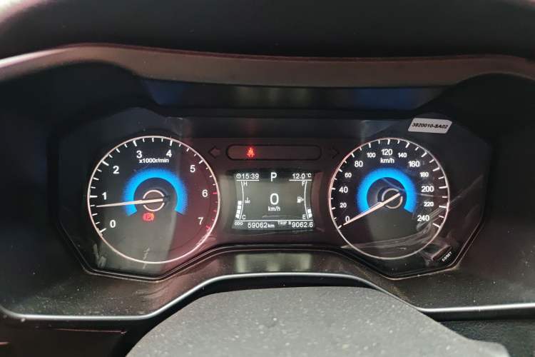 Used Dongfeng Fengon 580 2017 Revised Version 1.5T CVT Luxury Edition Instrument Cluster