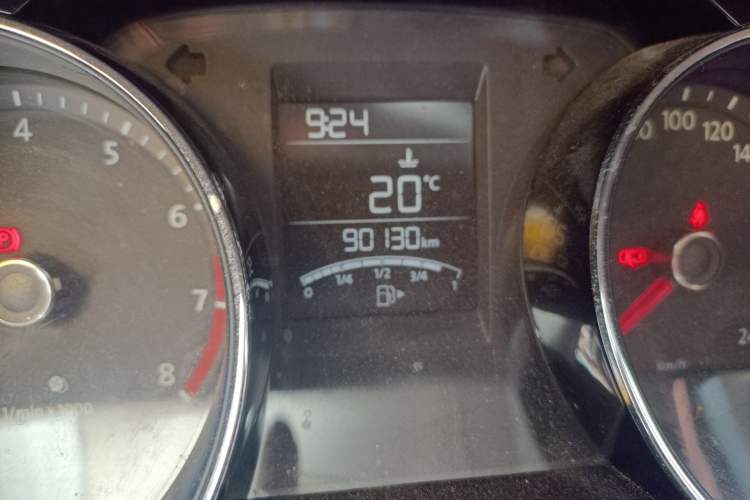 Used Volkswagen Bora 2015 Zhuihui Edition 1.6L Manual Comfort Model Odometer Close Up