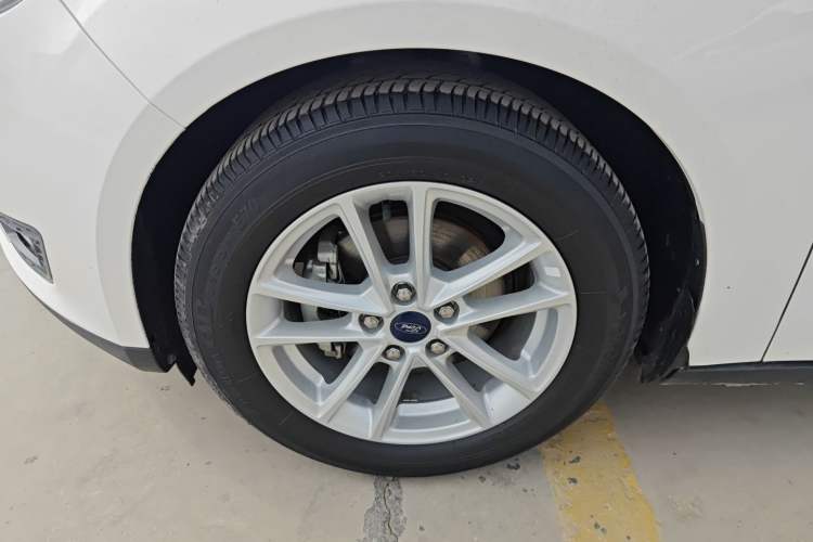 Used Ford Focus 2018 Sedan Classic 1.6L Automatic Trendy SmartDrive Edition
