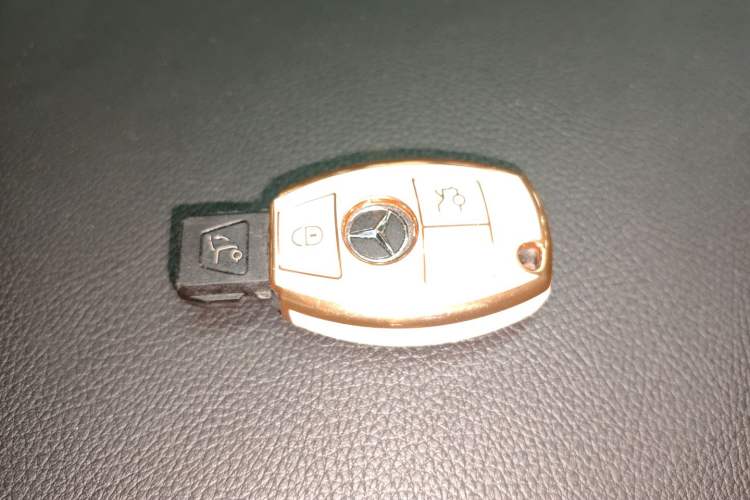 Used Mercedes-Benz V-Class 2022 V 260 Avantgarde Edition Vehicle Key