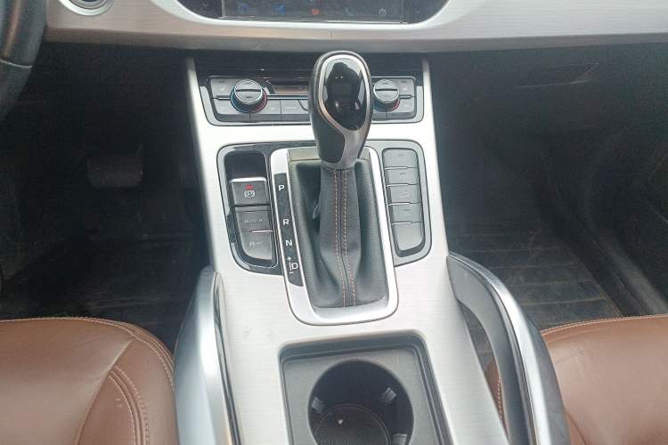 Used Geely Auto Emgrand X7 Sport 2016 1.8TD Automatic ZhiZun Version
