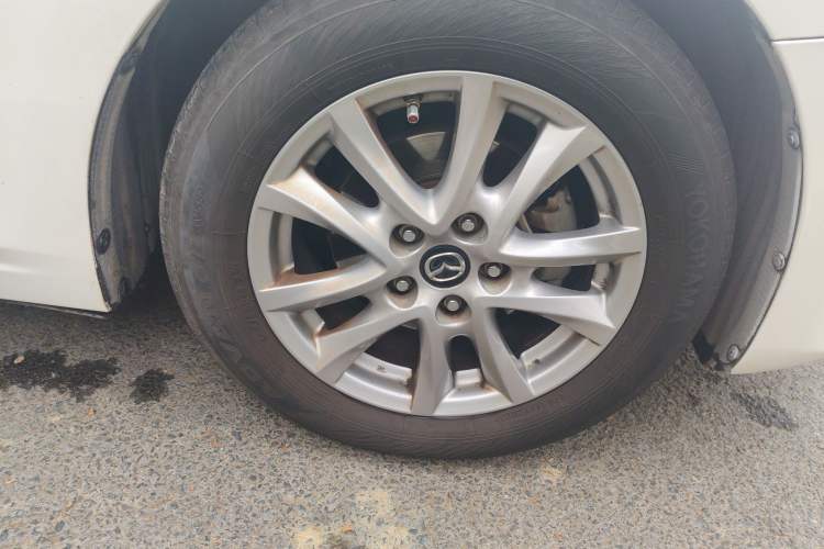 Used Mazda Mazda 3 Axela 2016 Sedan 1.5L Automatic Luxury Model
