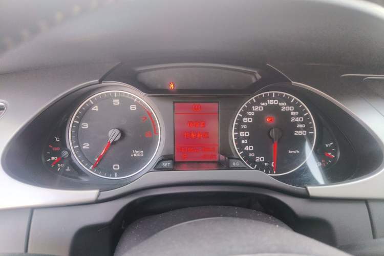 Used Audi A4L 2012 2.0 TFSI automatic Comfort trim level