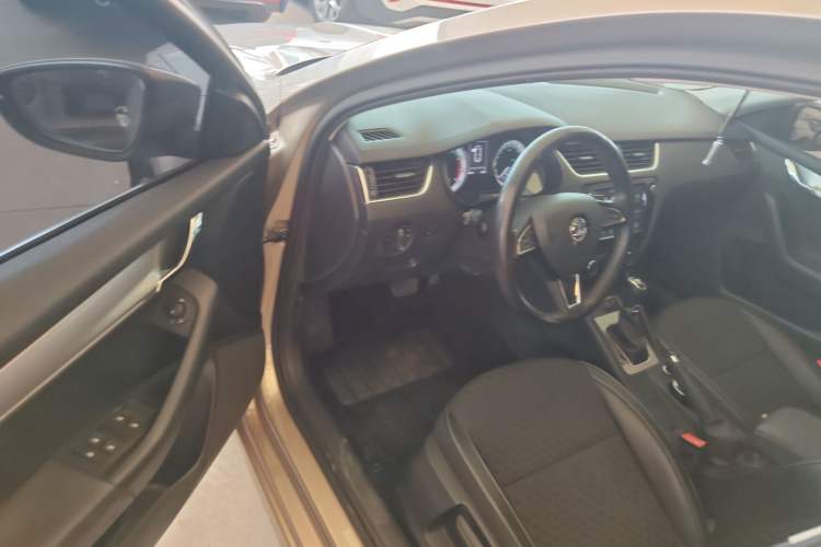 Used Skoda Octavia 2018 TSI230 DSG Luxury Edition