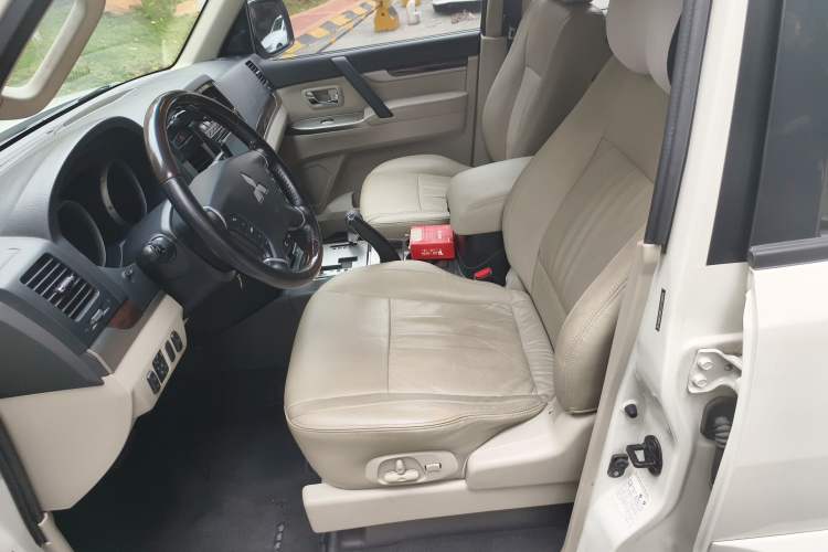 Used Mitsubishi Pajero  Left Front Seat