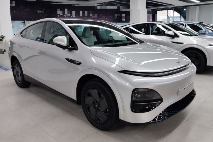 Used XPeng G6 2025 625 Long-Range Max Tech Edition Front Right 45 Deg