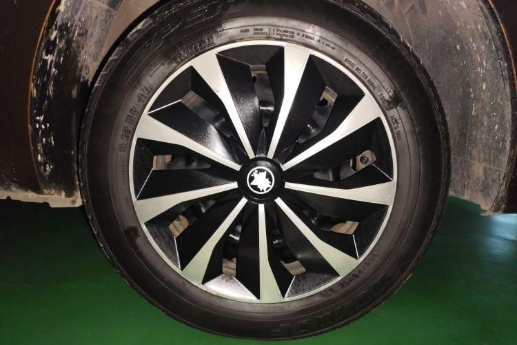 Used Venucia R30 2014 1.2L Manual Comfort Edition
