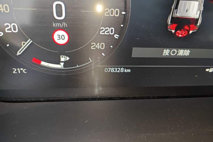 Used Land Rover Defender 2022 110 P400 X-DYNAMIC HSE Odometer Close Up