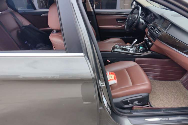 Used BMW 5 Series 2014 525Li Leading Model
