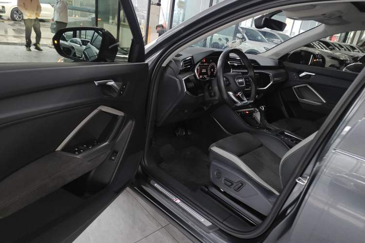 Used Audi Q3 2023 35 TFSI Fashion Dynamic Model (1.5T)
