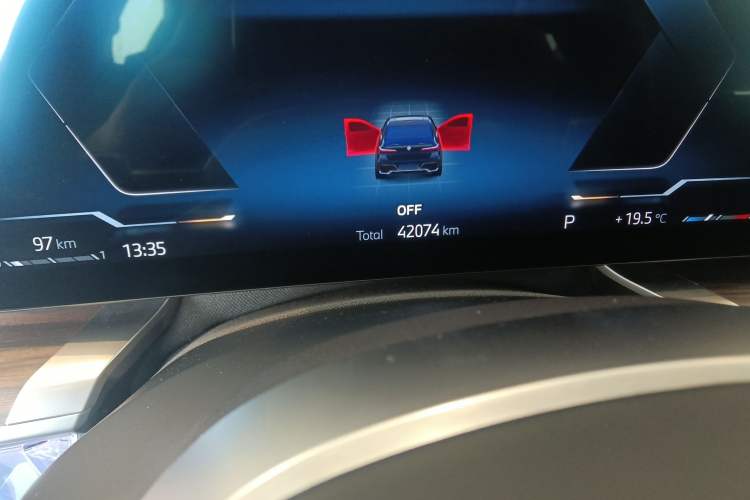 Used BMW 7 Series 2023 740Li Leading Model M Sport Package Odometer Close Up