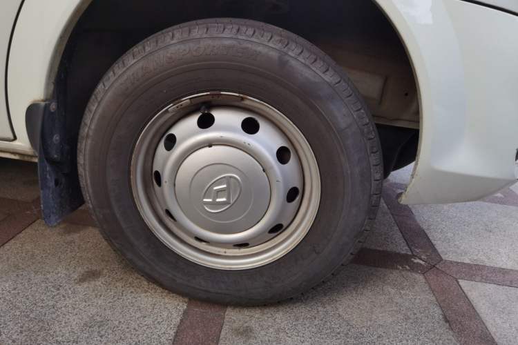 Used SAIC MAXUS Xintu V80 2018 2.5T 6-Speed Manual Aotuntong Short-Wheelbase Mid-Roof 4-Seater Right Front Wheel Hub