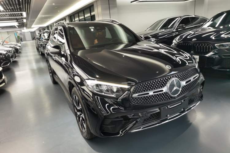 Used Mercedes-Benz GLC 2023 GLC 260 L 4MATIC Luxury Model 5 Seats