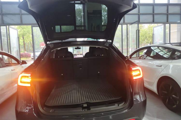 Used Tesla Model Y 2024 Rear-Wheel-Drive Version Trunk