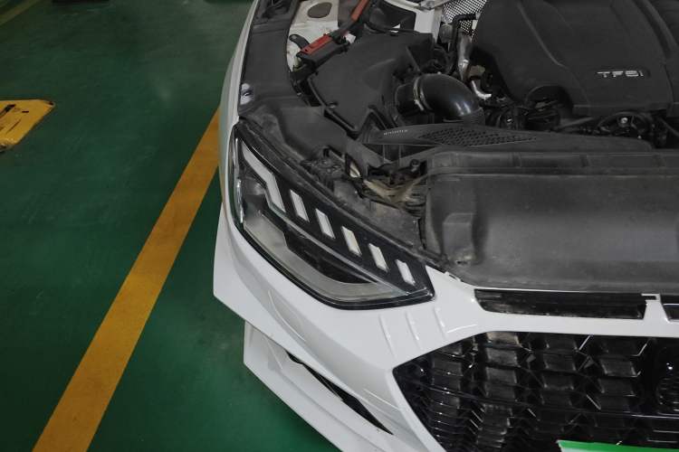 Used Audi A4L 2022 40 TFSI Stylish and Elegant Edition Right Front Headlight