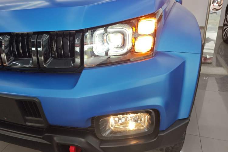 Used BAIC Off-Road BJ40 2021 2.0D Automatic Four-Wheel Drive Blade Hero Edition Pioneer Model Left Front Headlight