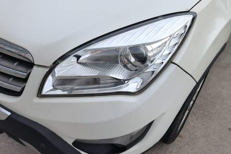 Used CHANGAN CS35 2014 1.6L Automatic Luxury Model China IV Standard
