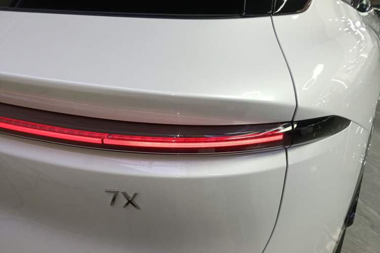 Used Zeekr 7X 2025 100 kWh Long-Range Rear-Wheel Drive with Intelligent Driving Features