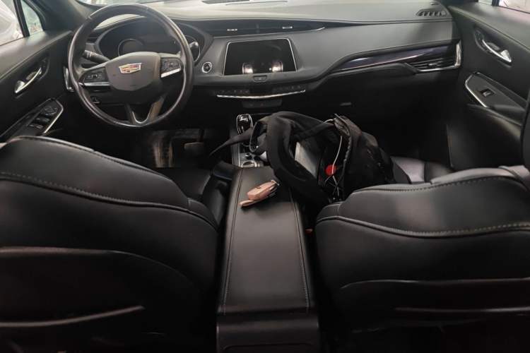 Used Cadillac XT4 2021 28T Two-Wheel Drive Tech Edition Center Console