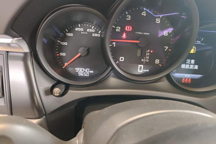 Used Porsche Macan 2018 Macan 2.0T Odometer Close Up