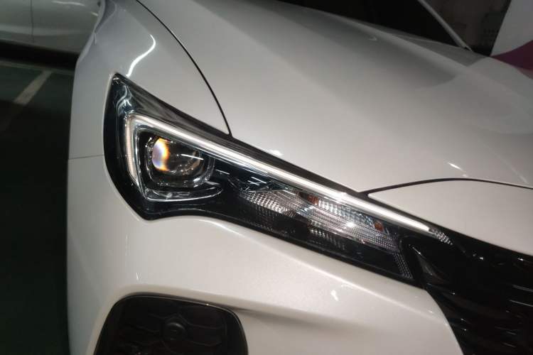 Used Buick Verano 2022 Pro GS Wind-Chasing Edition Right Front Headlight