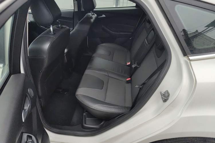 Used Ford Focus 2012 Hatchback 2.0L Automatic Luxury Sport Model
