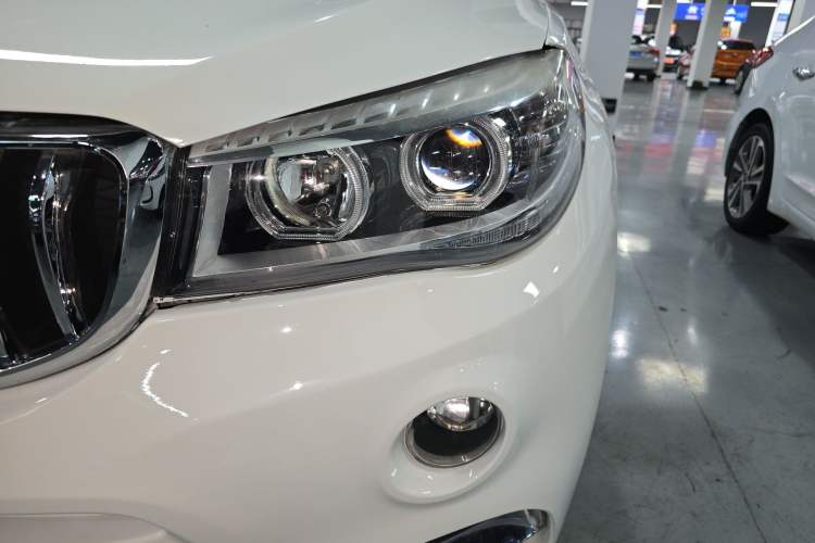 Used SWM X7 2019 1.5T automatic Comfort version 7 seats Left Front Headlight