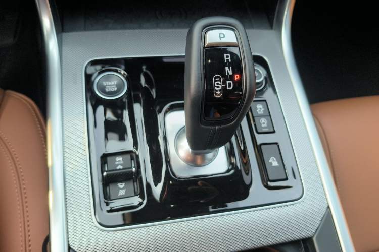 Used Jaguar XEL 2024 2.0T 250 PS R-DYNAMIC S Advanced Sport Edition Gear Lever