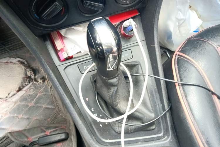 Used Volkswagen Gran Lavida 2015 1.6L Automatic Fashion Edition Gear Lever