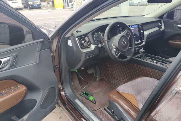 Used Volvo XC60 2019 T5 4x4 Smart Edition China V Standard