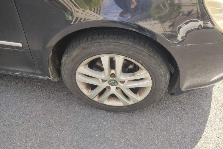 Used Skoda Octavia 2013 1.6L Manual Yijun Edition Right Front Wheel Hub