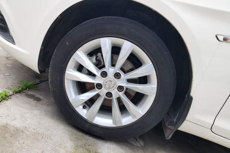 Used BAIC Senova D50 2016 1.5L Manual Elite Edition Left Front Wheel Hub