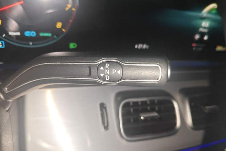 Used Mercedes-Benz GLE 2022 Refreshed GLE 450 4MATIC Stylish Edition Gear Lever
