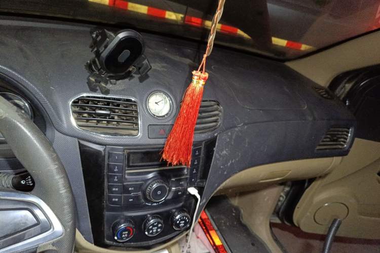 Used Wuling Hongguang 2014 1.2L S Comfort Model China IV
