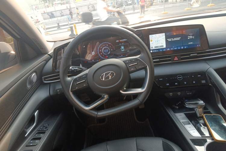 Used Hyundai Elantra 2021 1.5L CVT LUX Prestige Edition
