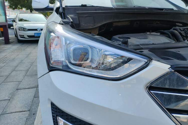 Used Hyundai Santa Fe 2015 2.0T Automatic Two-Wheel Drive Smart Version 5 Seats
