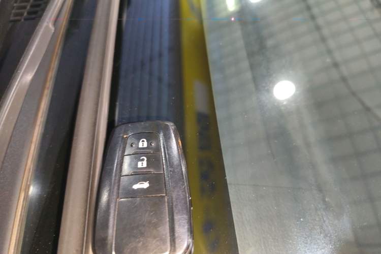 Used Toyota Corolla 2021 Dual-Motor 1.8L E-CVT Elite Edition Interior 1