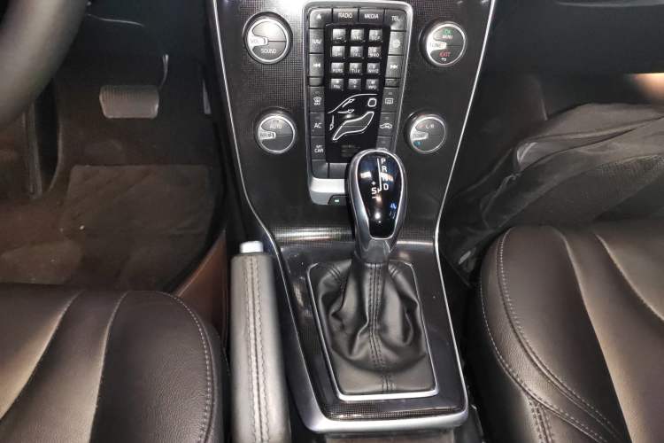 Used Volvo V40 2018 T3 Zhiyi Edition Gear Lever