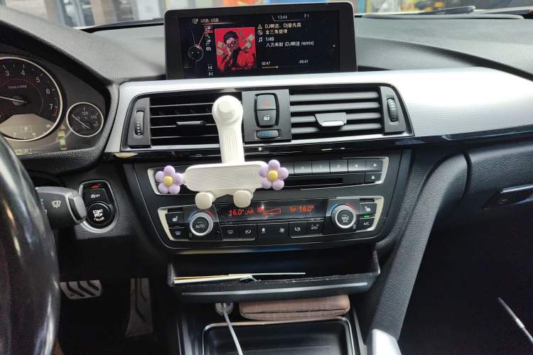 Used BMW 3 Series 2014 328i M Sport Edition Audio And AC Panel