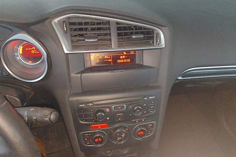 Used Citroen C4L 2013 1.6 THP Automatic Impression Edition Audio And AC Panel