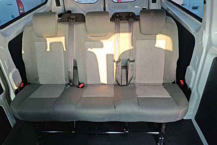 Used Ford Transit 2019 2.0T Diesel Multi-Purpose Commercial Vehicle Mid-Drive Mid-Roof 6-Seater China VI Standard