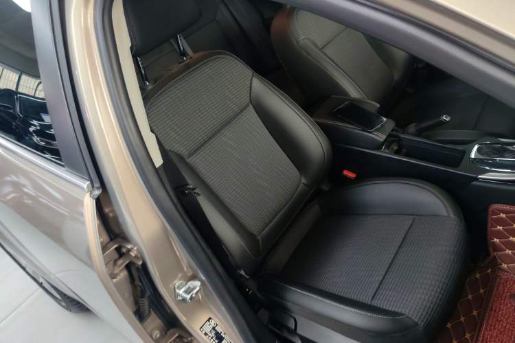 Used Buick Regal 2015 1.6T Leading Technology Model Right Front Seat