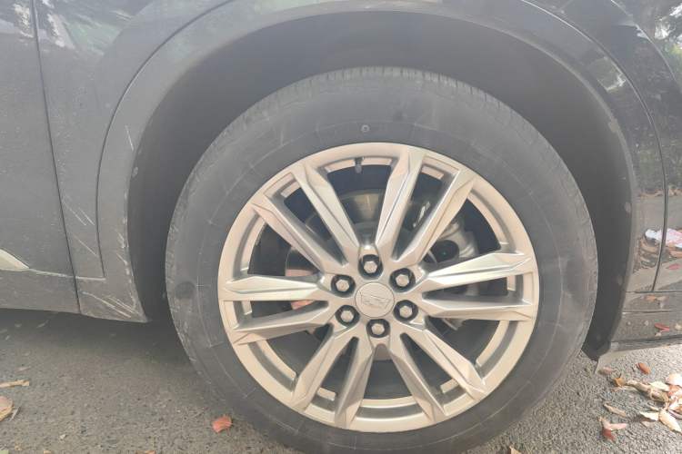 Used Cadillac XT6 2022 2.0T Six-Seater Four-Wheel Drive Luxury Version Right Front Wheel Hub