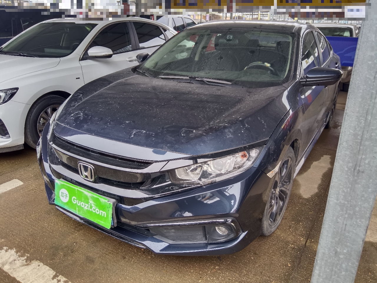 تحت مقدمة السيارة