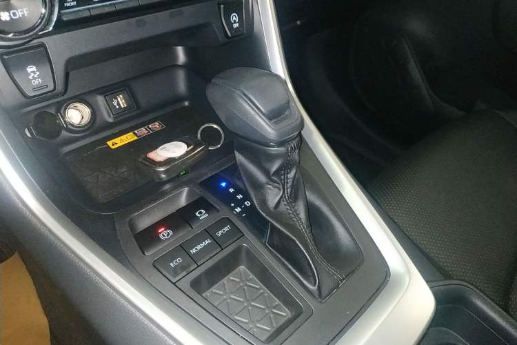 Used Toyota RAV4 2023 2.0L CVT Two-Wheel Drive Fashion Edition
