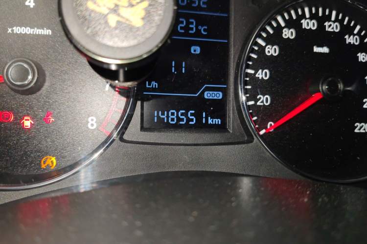 Used FAW Senya R7 2016 1.6L Manual Comfort Model Odometer Close Up